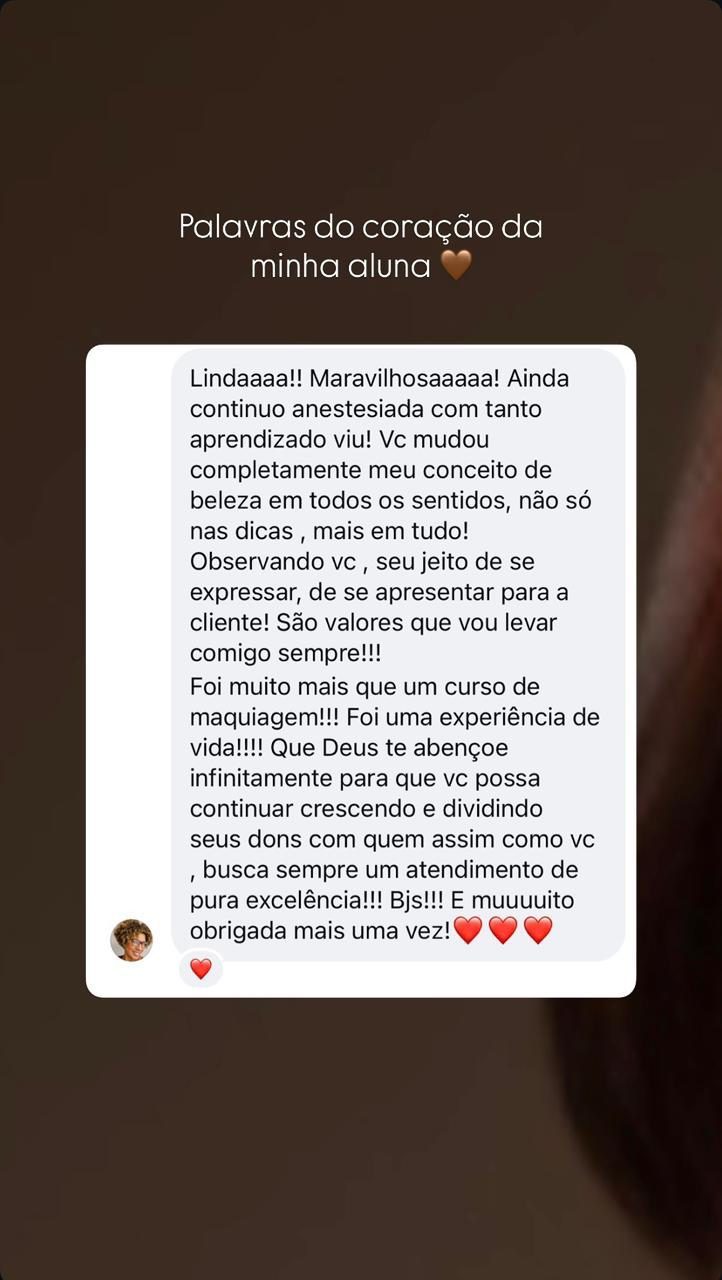 Mensagem de aluna: “Foi muito mais que um curso de maquiagem, foi uma experiência de vida. Você mudou completamente meu conceito de beleza.”