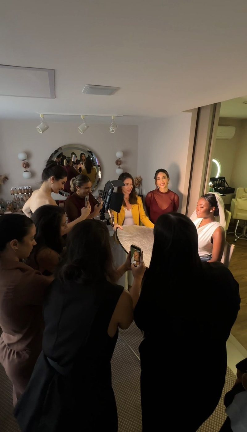 Turma reunida no ateliê durante um dos dias de imersão