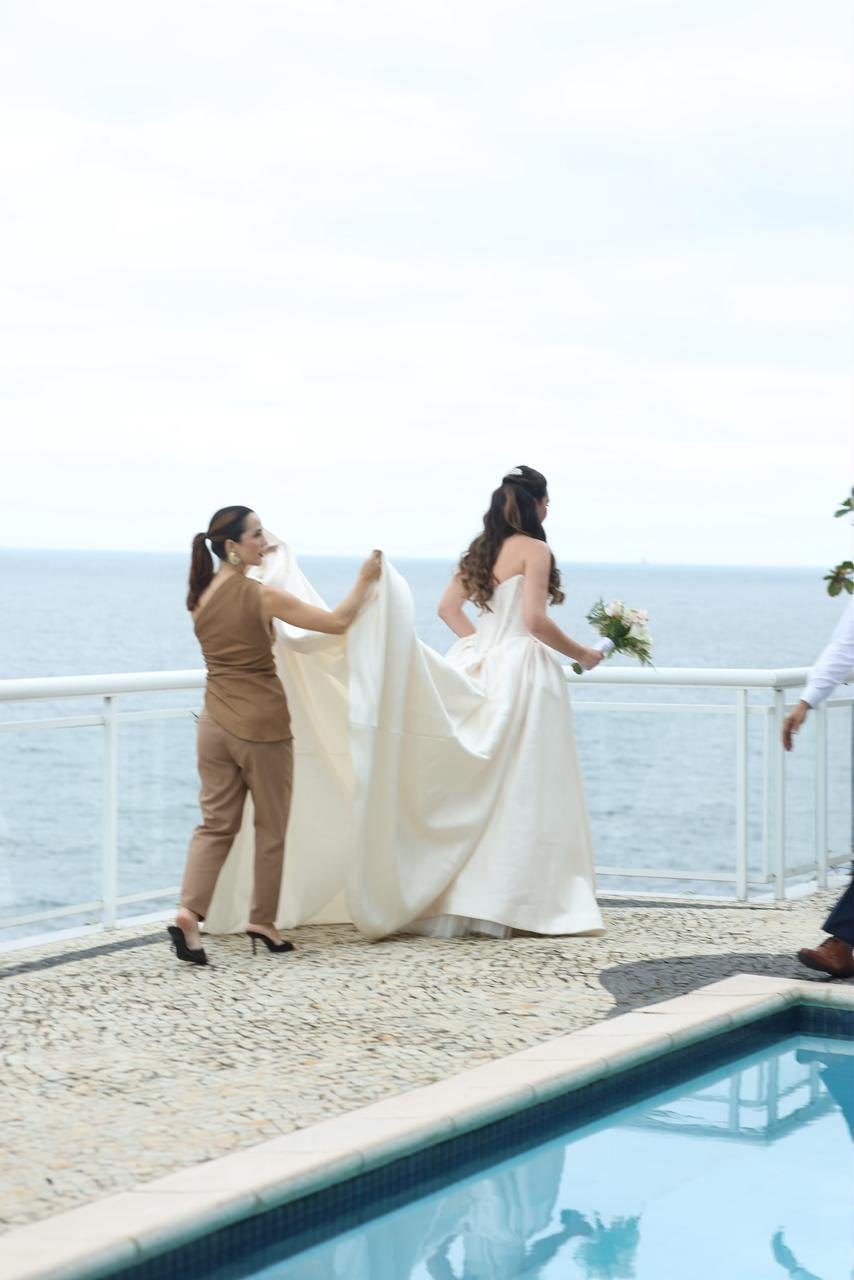 Maquiagem de noiva com pele luminosa e natural