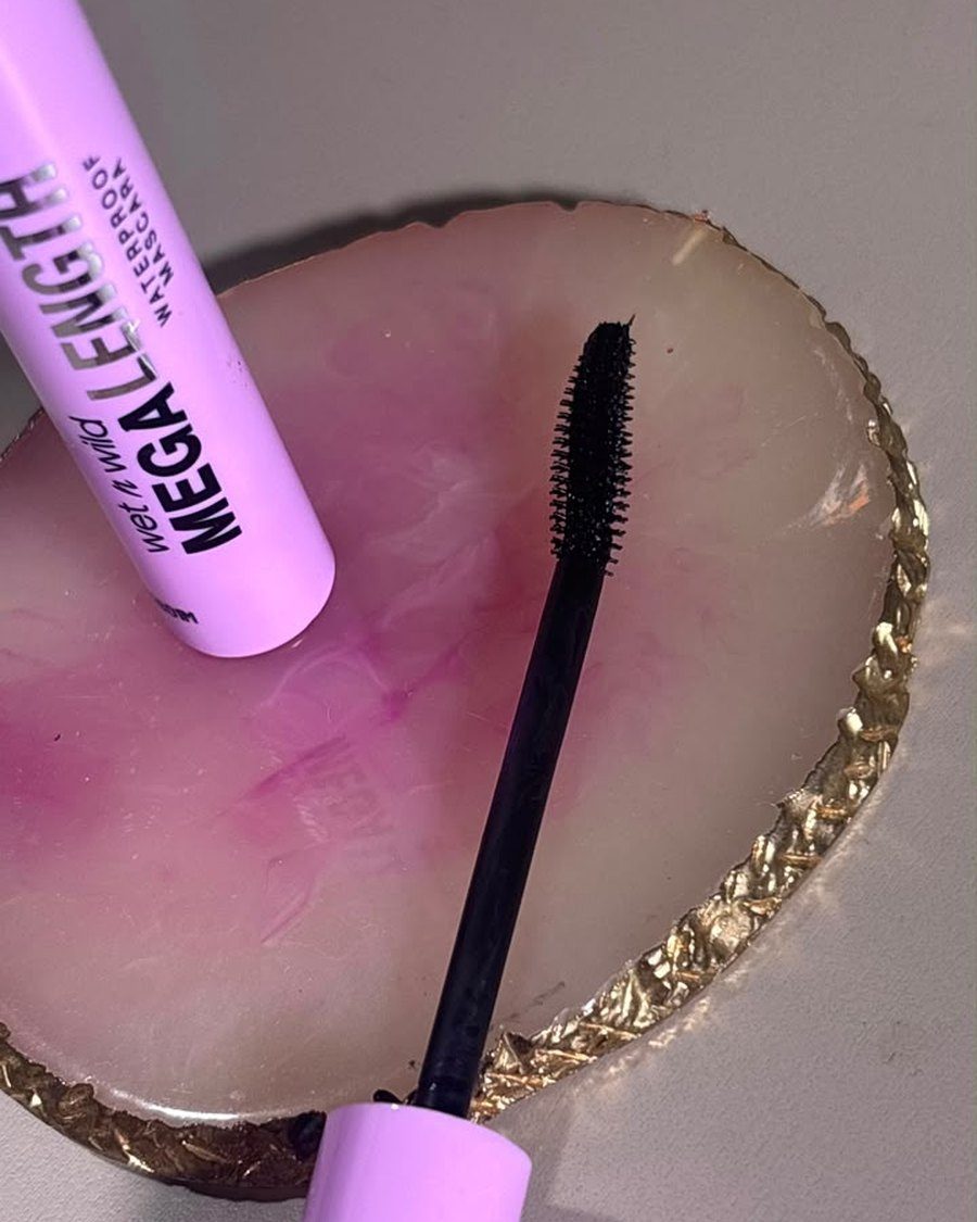 Máscara de cílios wet n wild Mega Length · à prova d'água